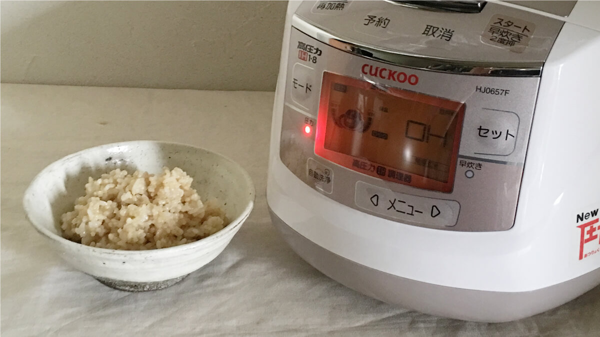 炊飯器と炊き立ての玄米